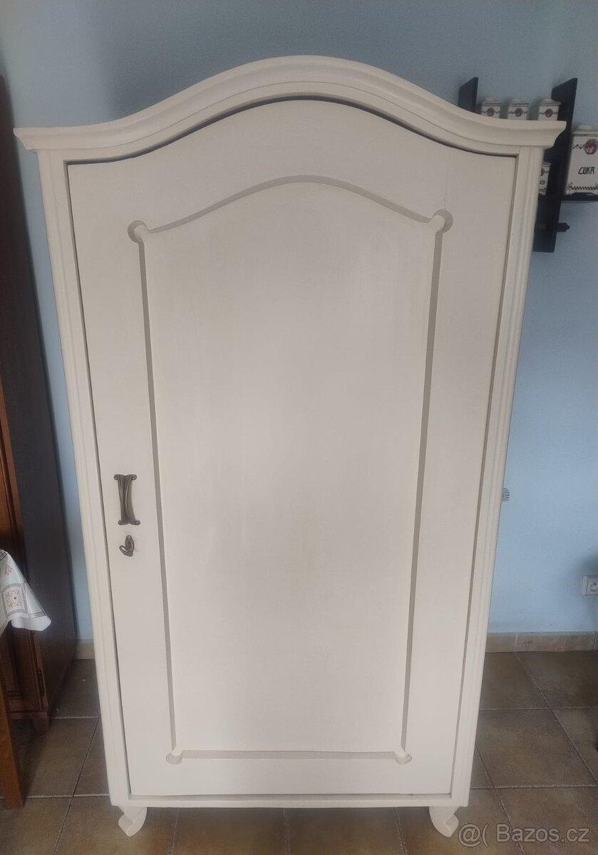 Starožitná skříň po renovaci - 4