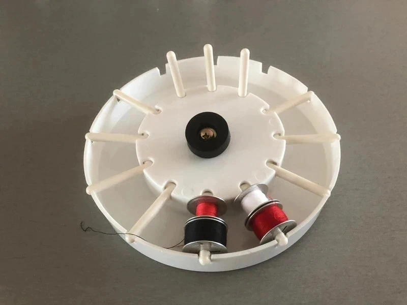 Zásobník na cívky do šicího stroje - 4