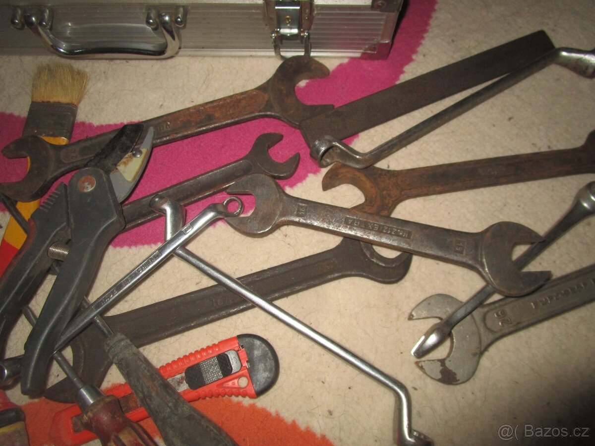 plný kufr nářadí - 4