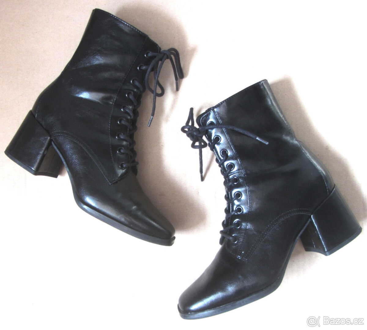 Černé dámské šněrovací boty s plochou špičkou - 4