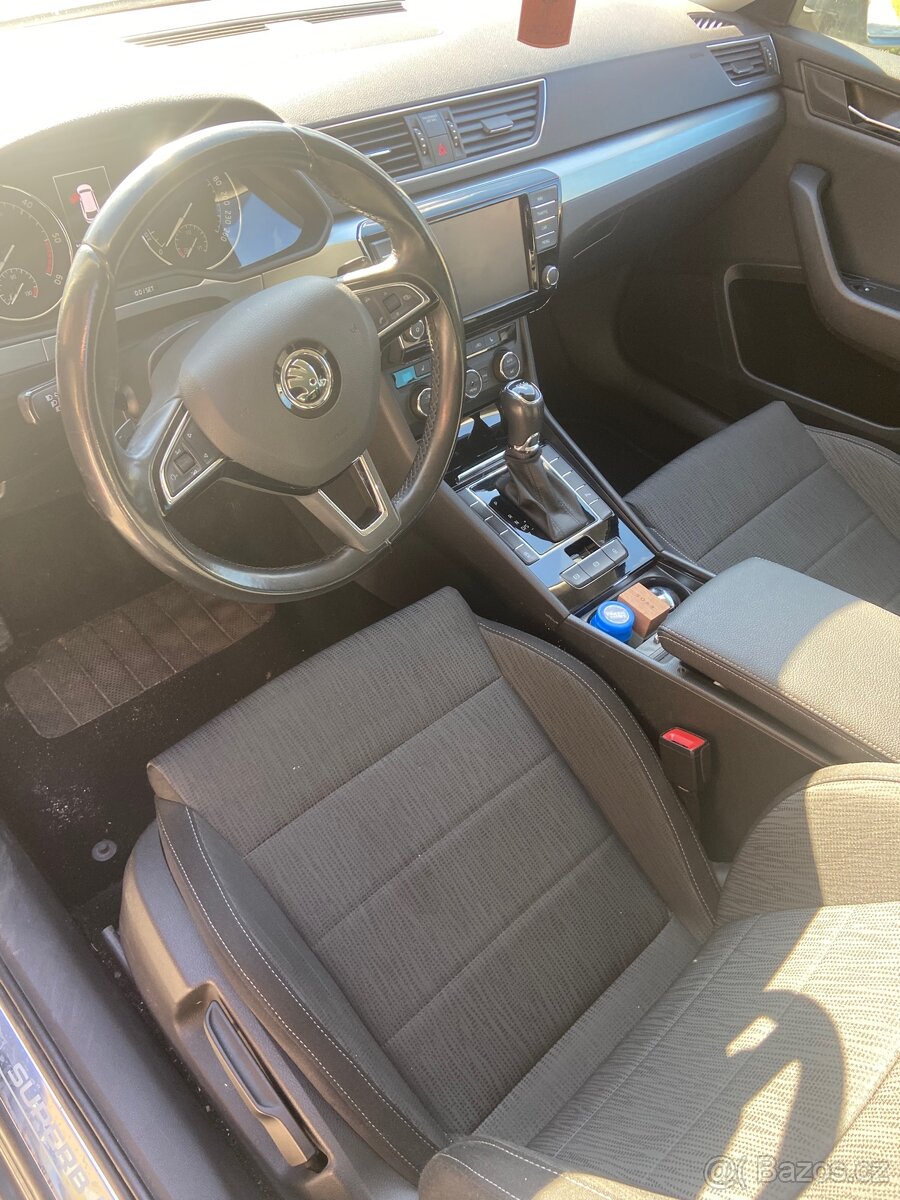 Škoda Superb III šedá - 4