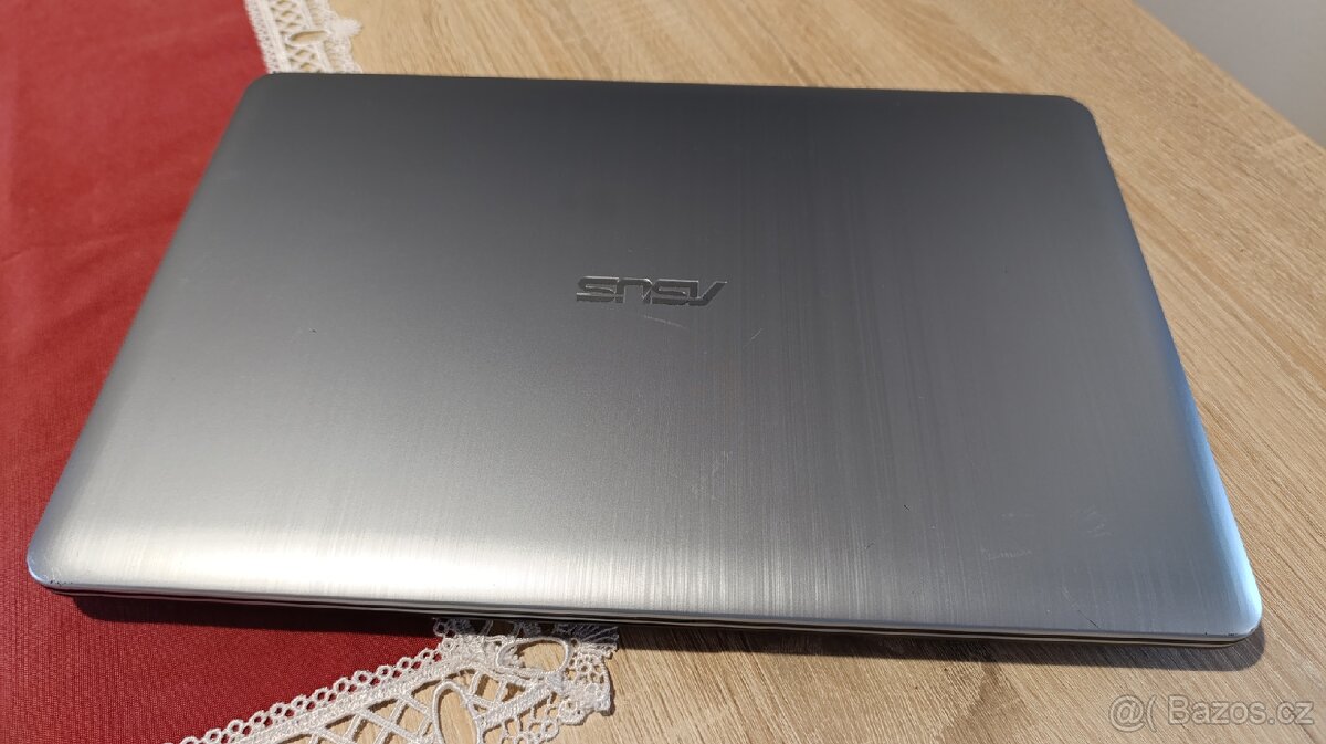 Notebook ASUS A540B - na ND, 3 roky starý - 4