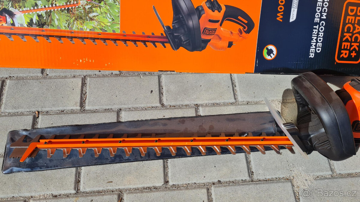 Nůžky na živý plot zn.Black & Decker - 4