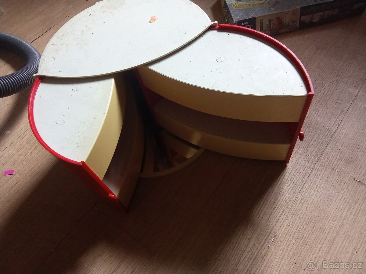 Prodám tuto retro skrinku - 4