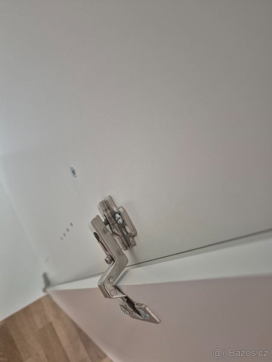 Bílá skříň IKEA - 4
