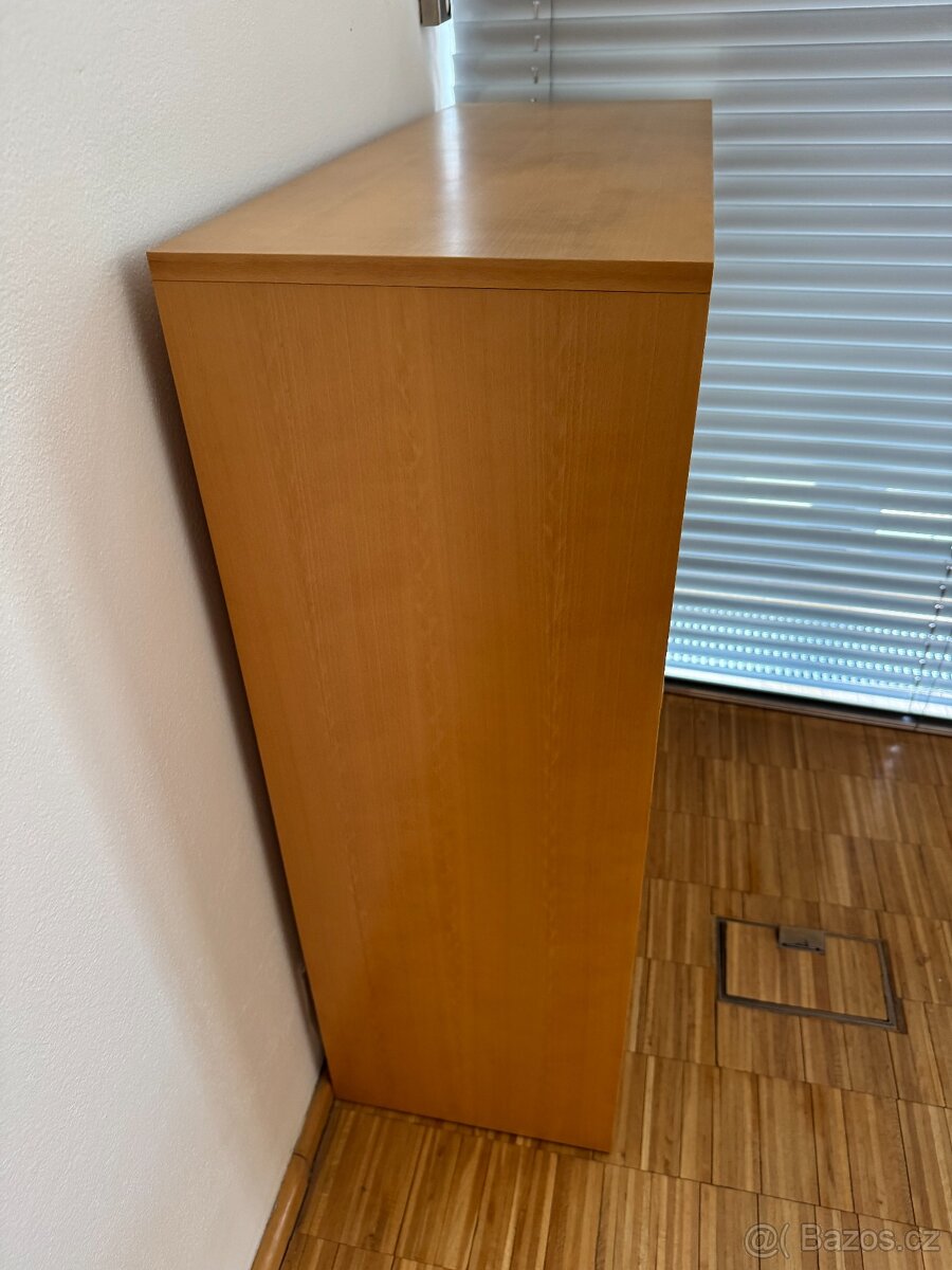 Skříň s policemi - 4