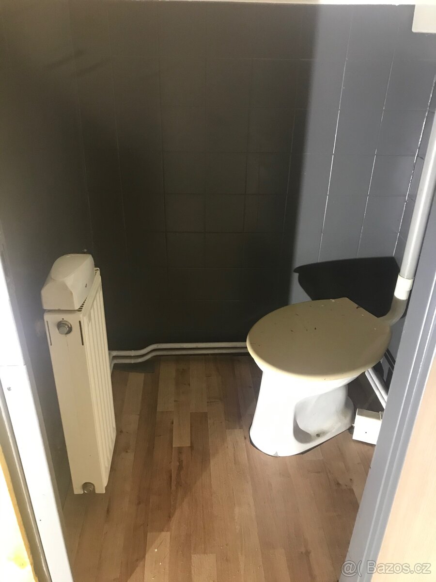 Prodej rodinné domu s chatkou a velkou zahradou - 4