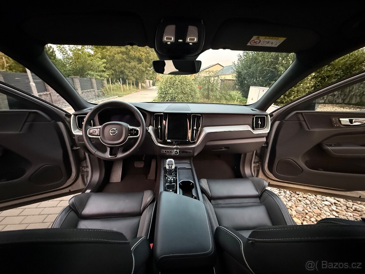 Volvo XC60, VOLVO XC60 B4 D PLUS DARK - 4