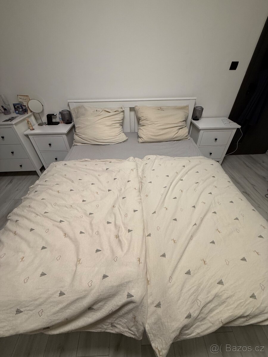 Postel, dva noční stolky, dva úložné prostory, matrace - 4