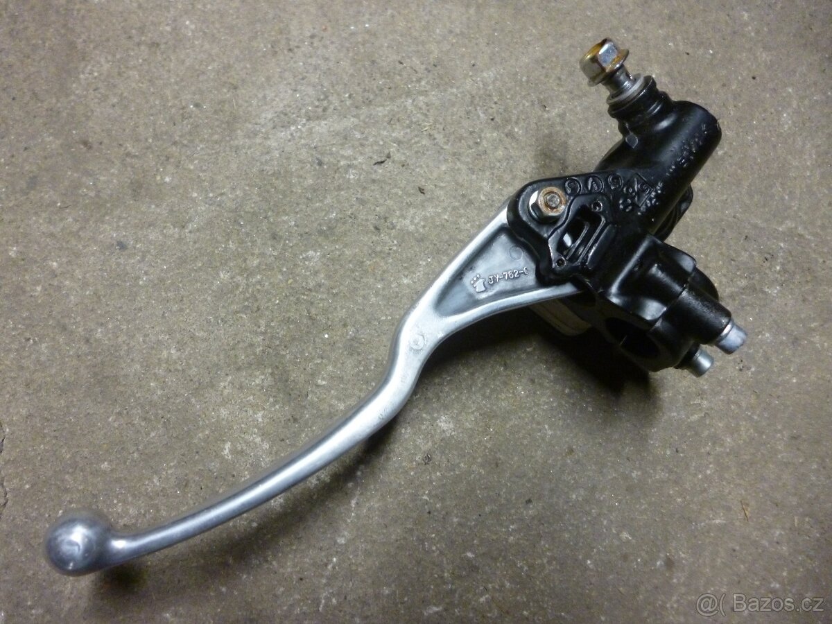 Suzuki GS 1100 G. Přední brzdová pumpa. od 1980 - 4