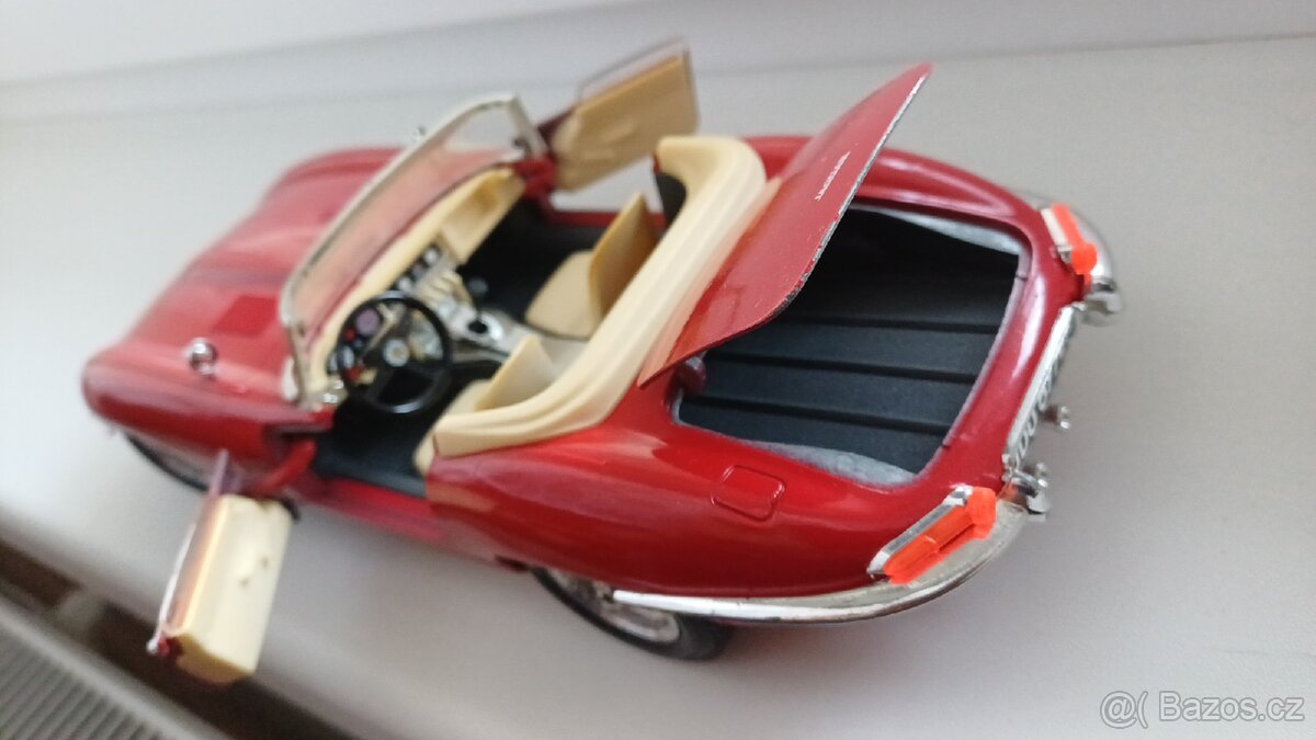 Jaguar E type cabrio Bburago 1:18 - 4