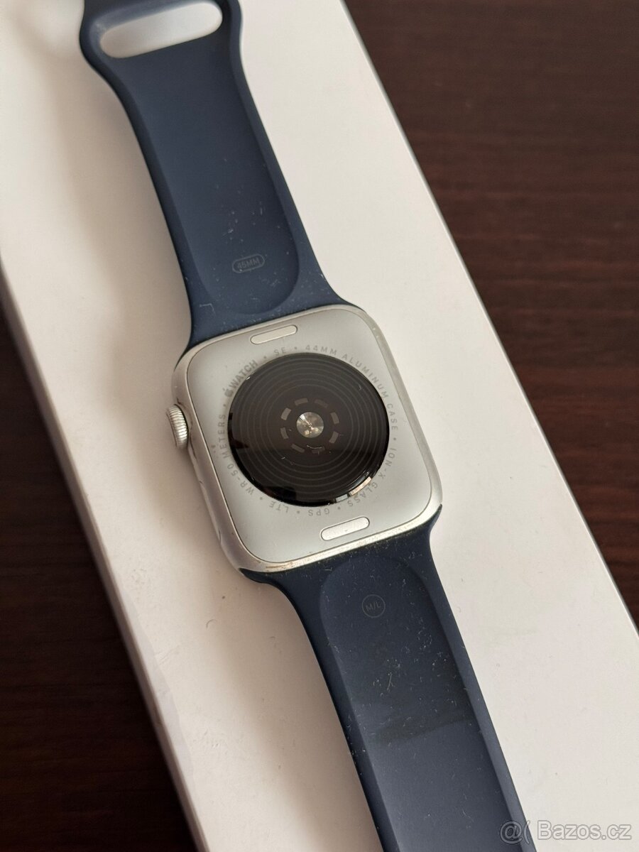 Apple Watch SE (2. generace) 44mm LTE - 4