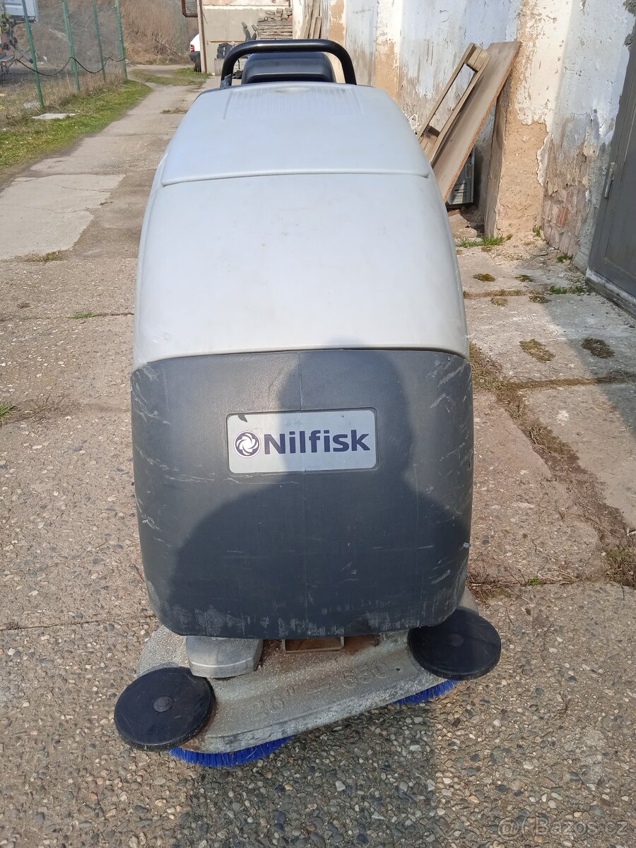 PODLAHOVÝ MYCÍ STROJ NILFISK BA 651,ČRrv 9/2015,dph - 4