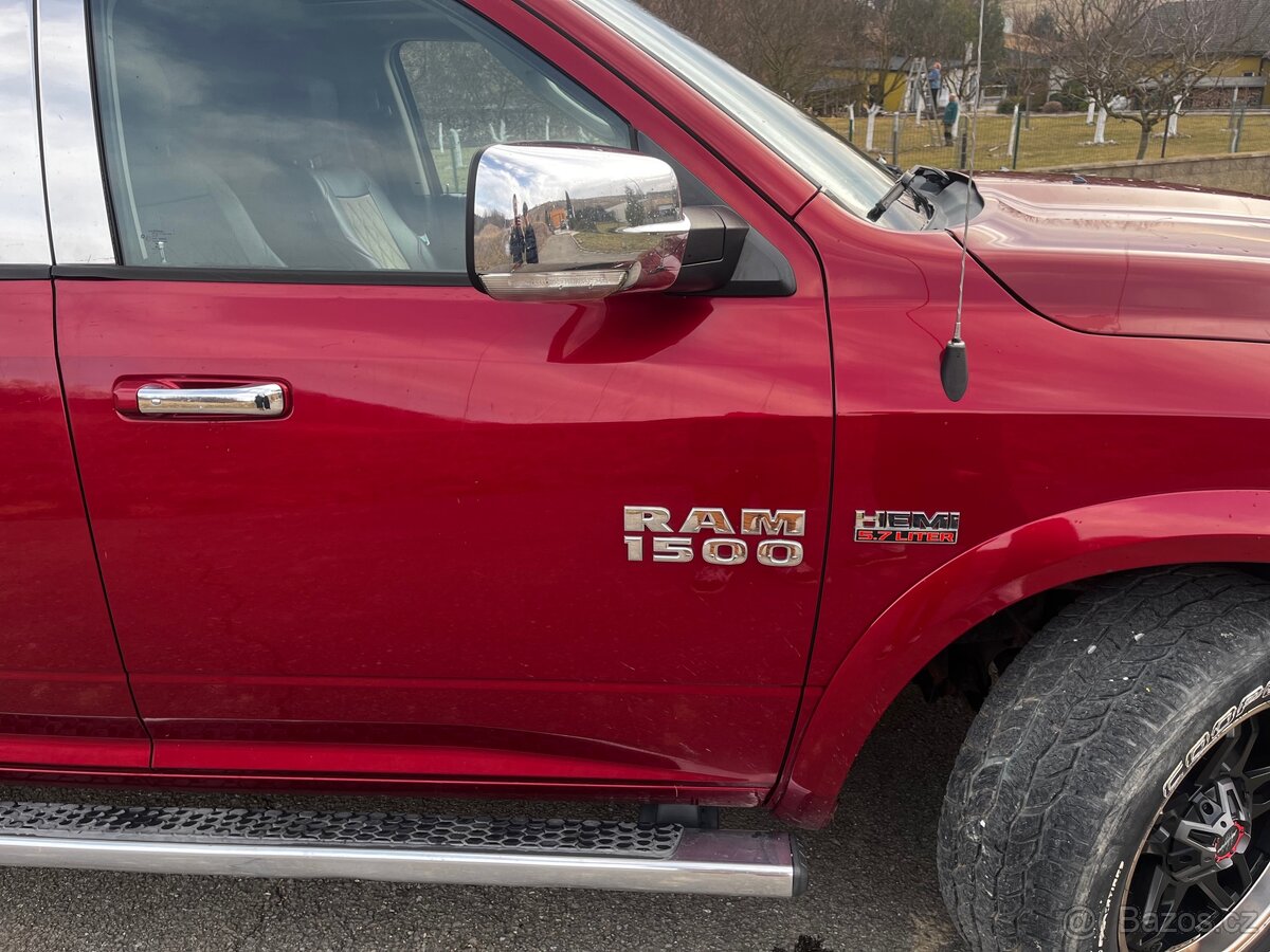Dodge RAM 1500 5.7 Hemi LARAMIE - 4