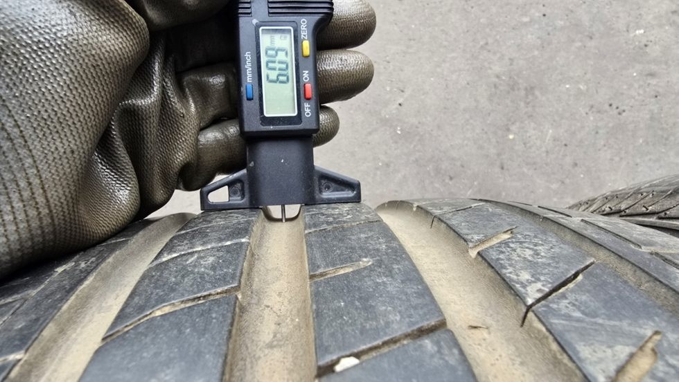 Letní pneu 235/45/17 Nexen - 4