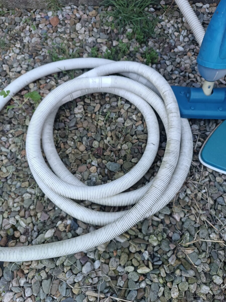 Vysavač na bazen - 4