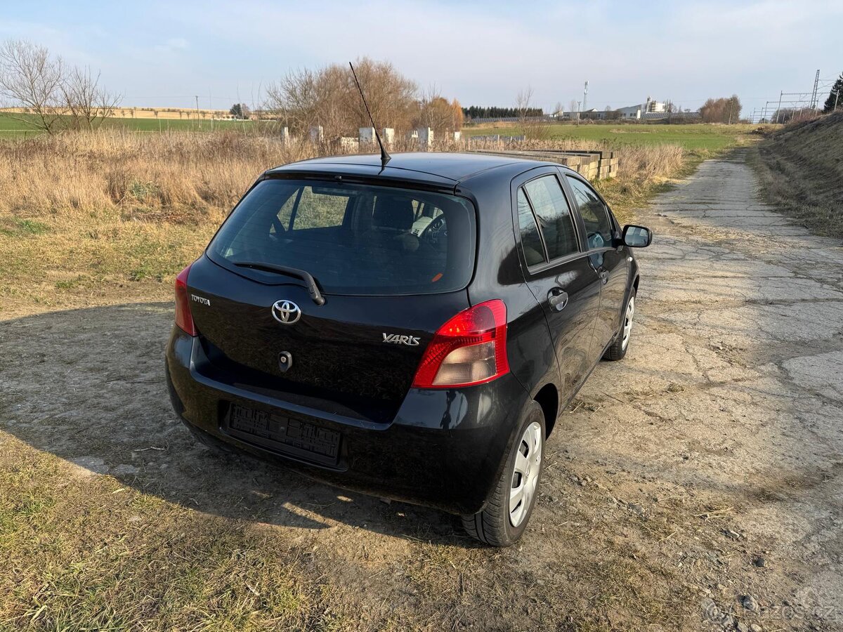 Toyota Yaris 1.Oi - 4