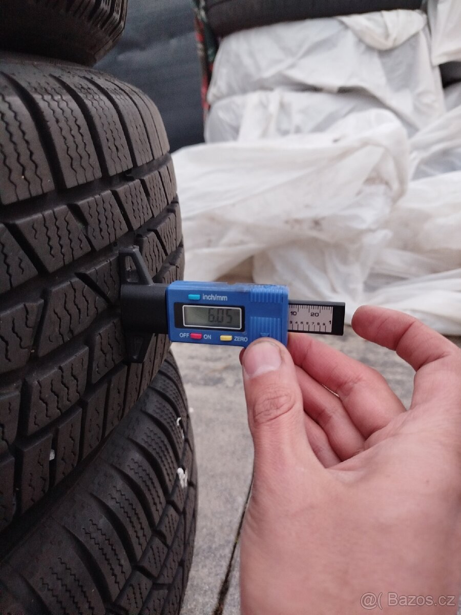 Prodám ALU VW s pneu 215/60/16 - 4