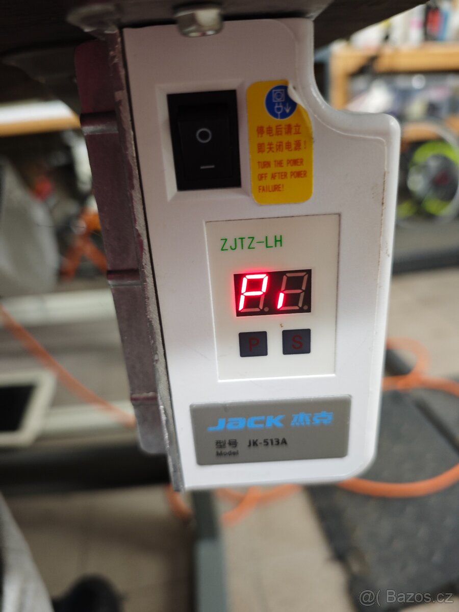 Pětinitný stroj Juki MO-2416 - 4