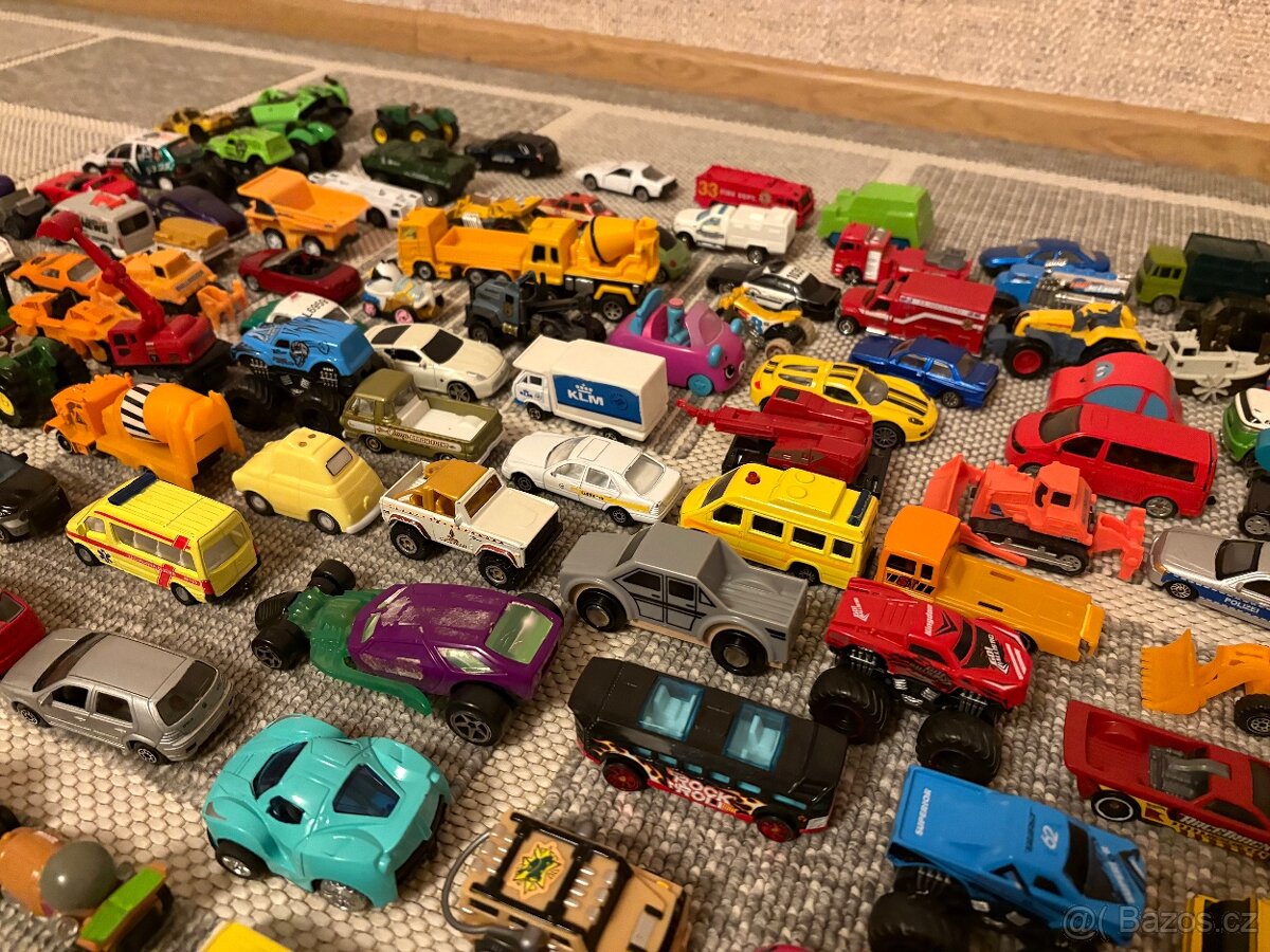 Auta a autíčka cca 150 ks - 4