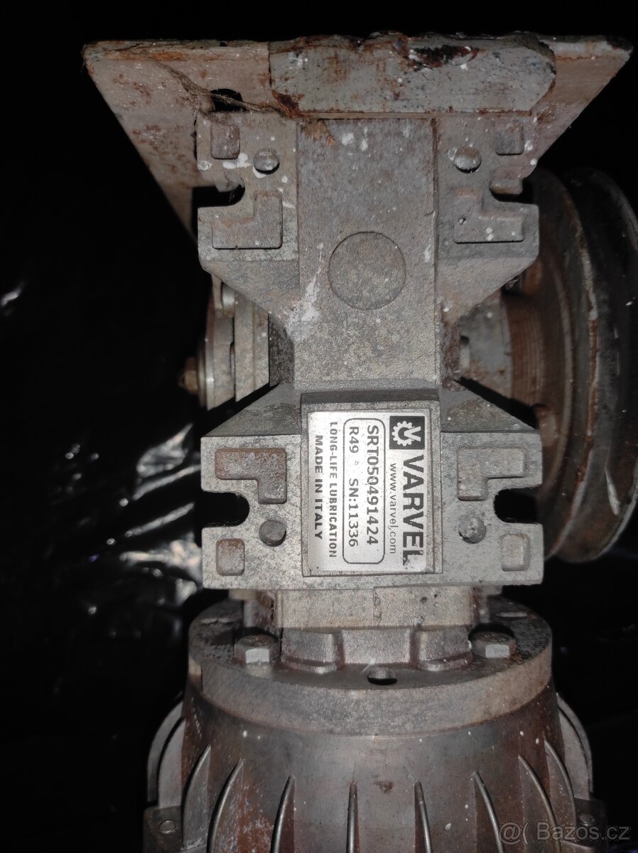 Elektromotor s převodovkou - 4