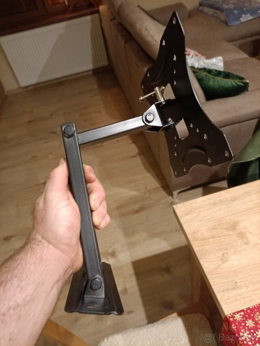 Nástěnný držák aTV - 4