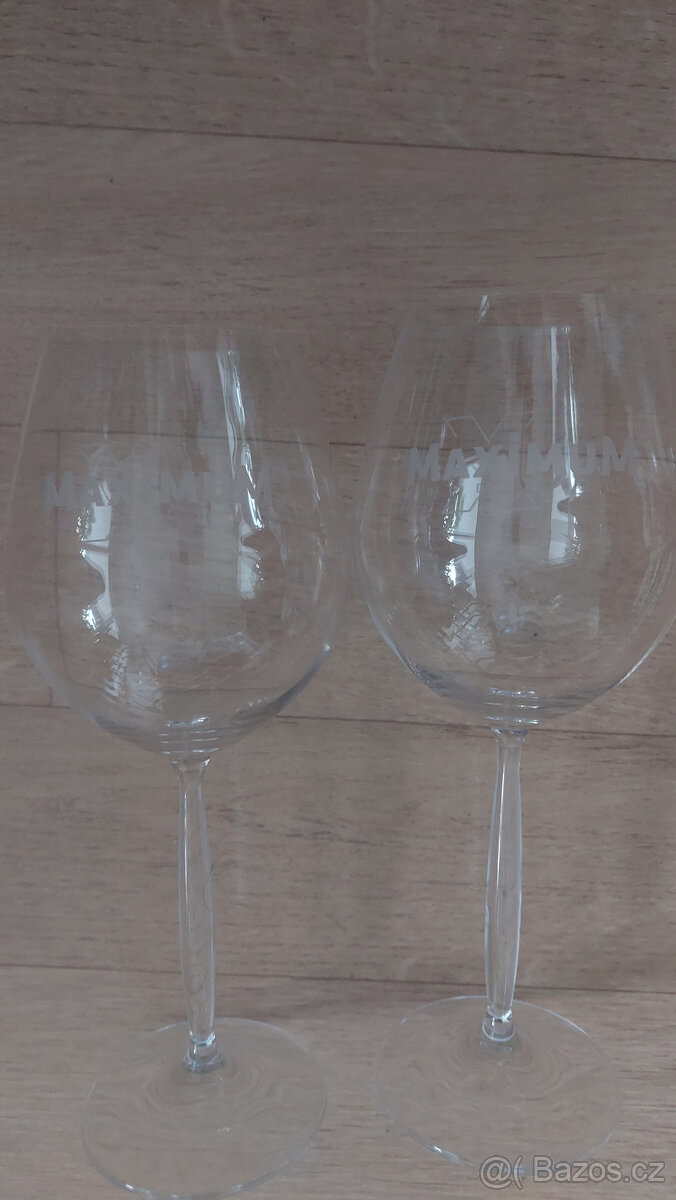 Retro: 4 x skleničky na víno + 2 ks; termoska - 4