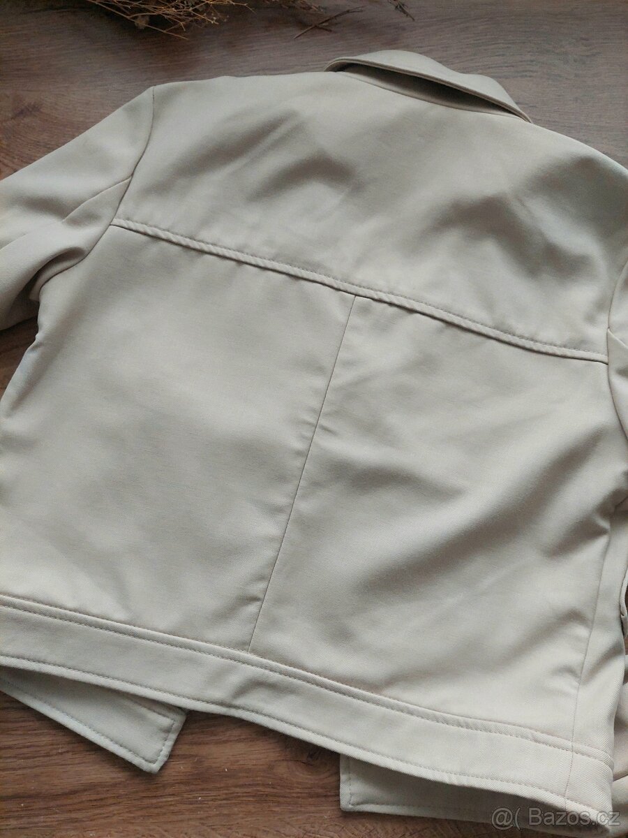 Vel. XS/S Reserved béžová crop bunda s kapsami - 4