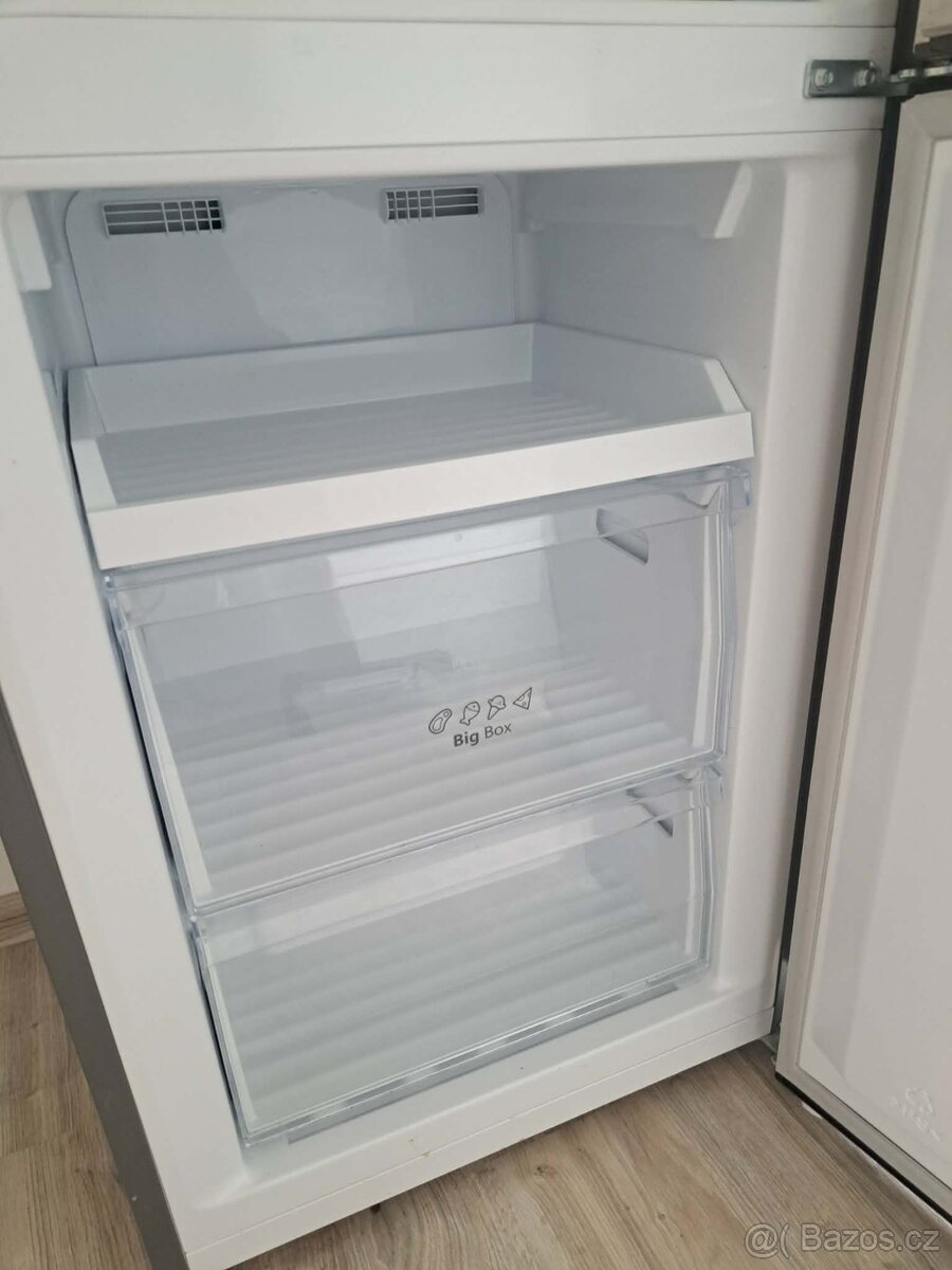 Lednice s mrazákem HISENSE RB390N4AC2 - 4