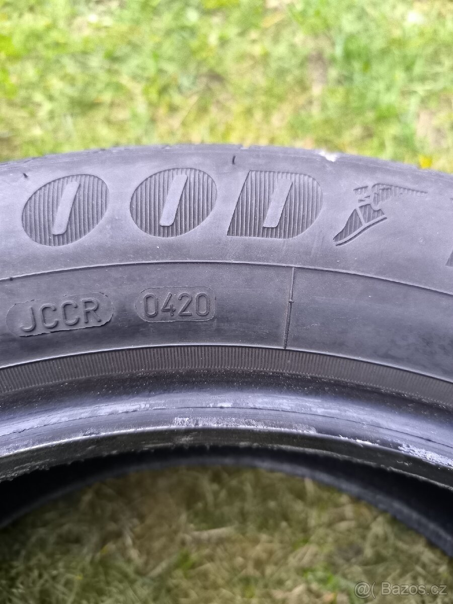 Goodyear 215/55/17 - 4