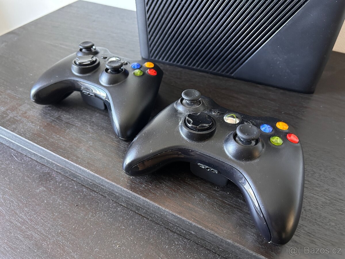 Xbox 360 + Kinect + 2 ovladače + 5 her - 4