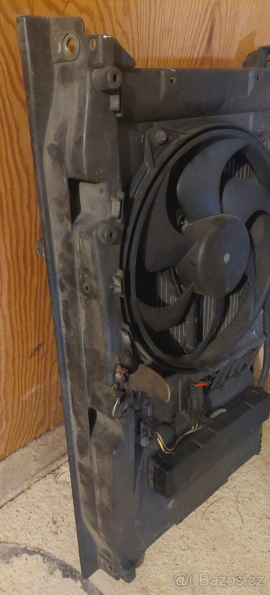 Peugeot 307 kompletní chladičová stěna včetně chladičů. - 4