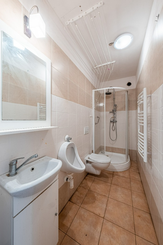 Dům s atmosférou, velkým pozemkem, garáží a terasou - 4