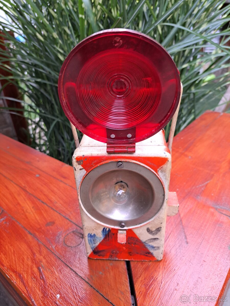 Ž E L E Z N I Č I A R S K A Lampa. - 4