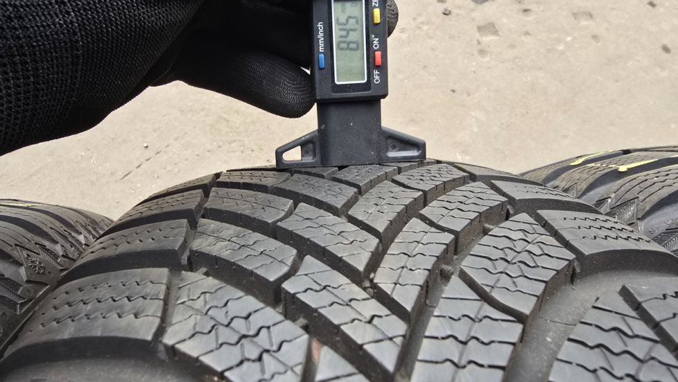 Zimní pneu 205/60/16 Semperit - 4