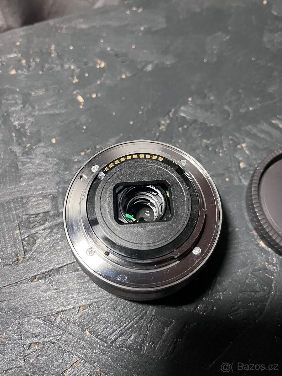 Sony E PZ 16–50mm f/3.5–5.6 OSS - 4