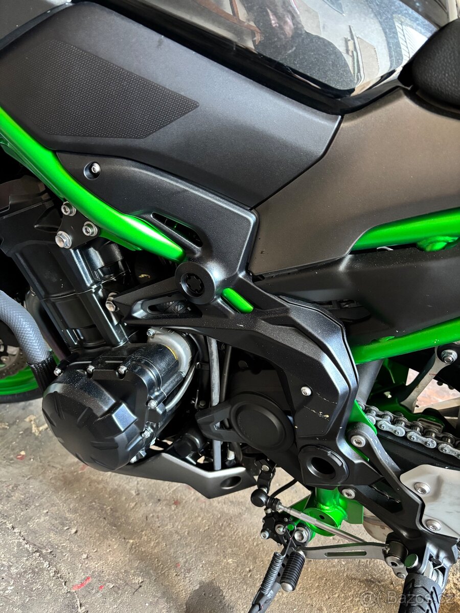 Kawasaki Z900 - 4