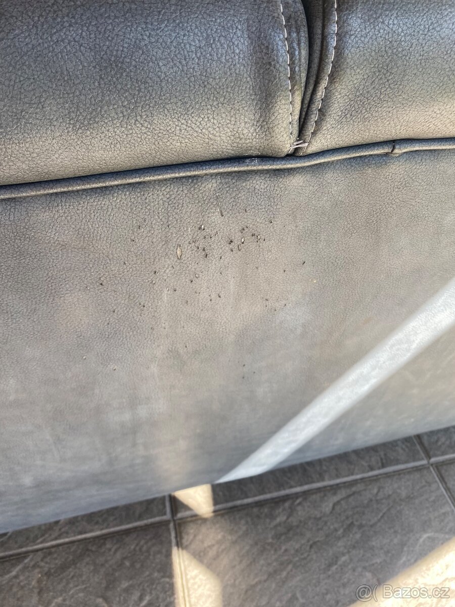 Koženková černá sedačka - 4