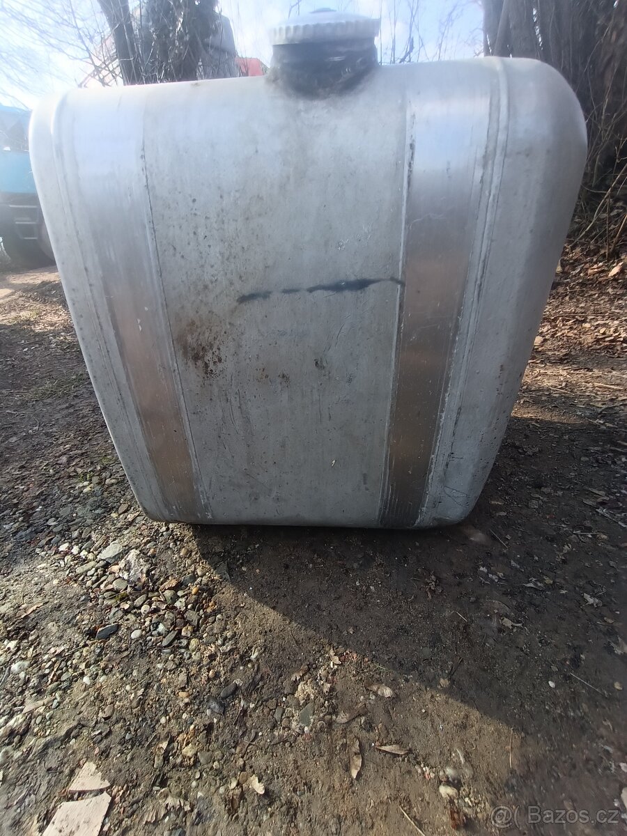 Palivová nádrž - 4
