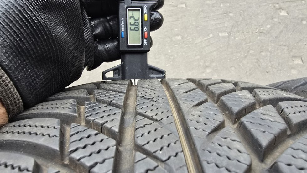 Zimní pneu 225/45/18 Bridgestone - 4