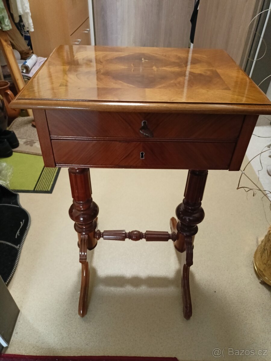 Starožitný šicí stolek - 4