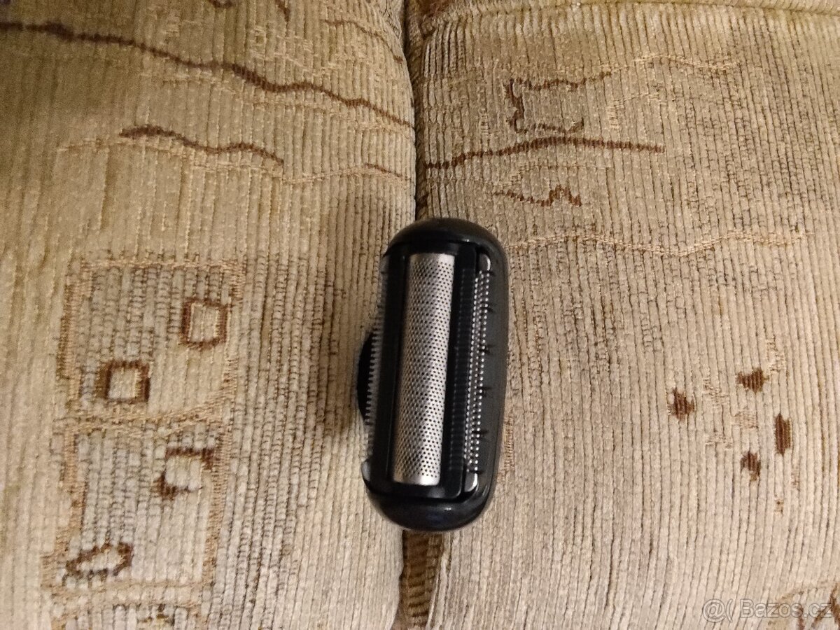 Elektrický holicí strojek Braun - 4