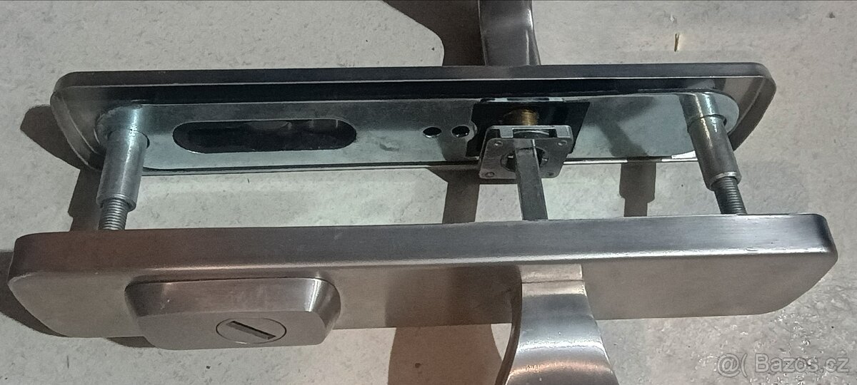 Bezpečnostní kování dveří - 4