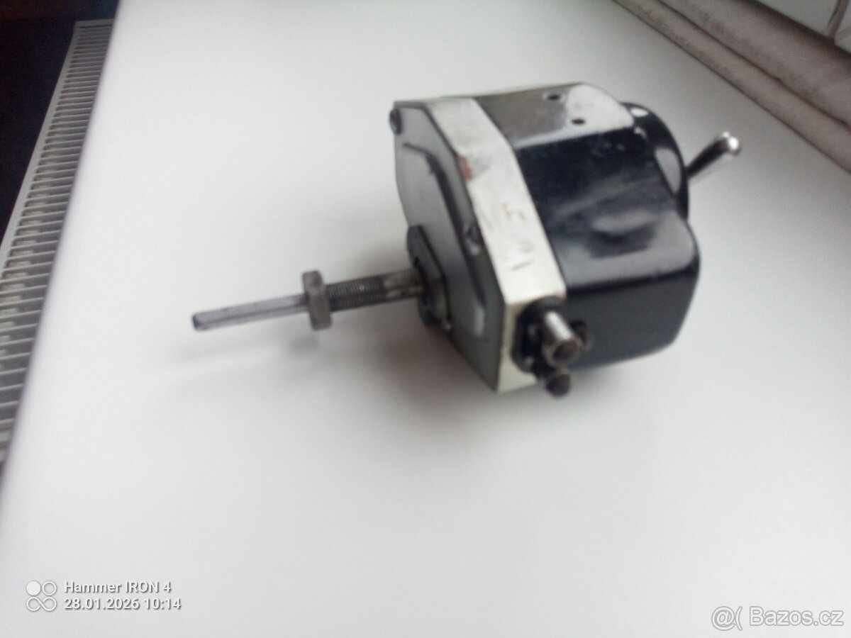Motorek stěrače Bosch. - 4