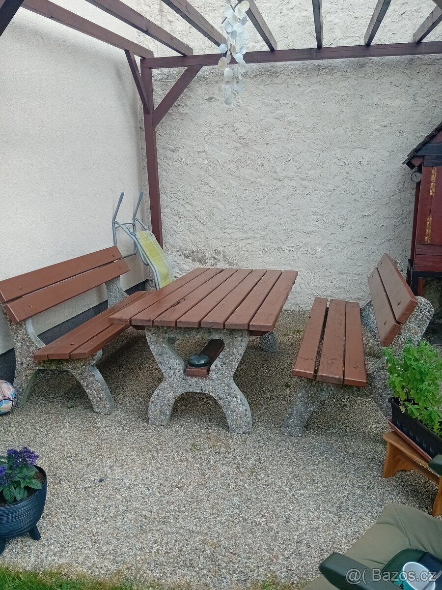 Prodám zahrdní nábtek dřevo + beon - 4