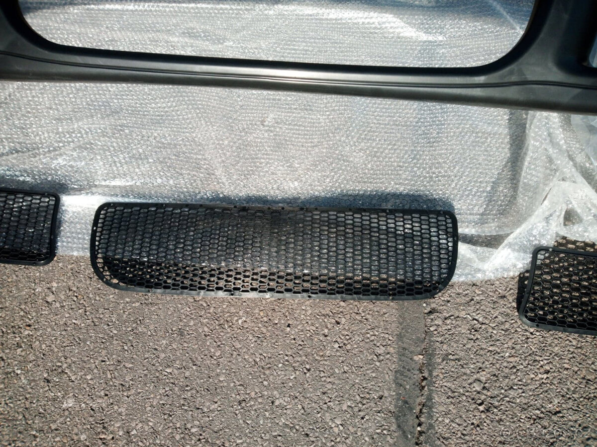 VW Golf 4 přední nárazník R32.. - 4