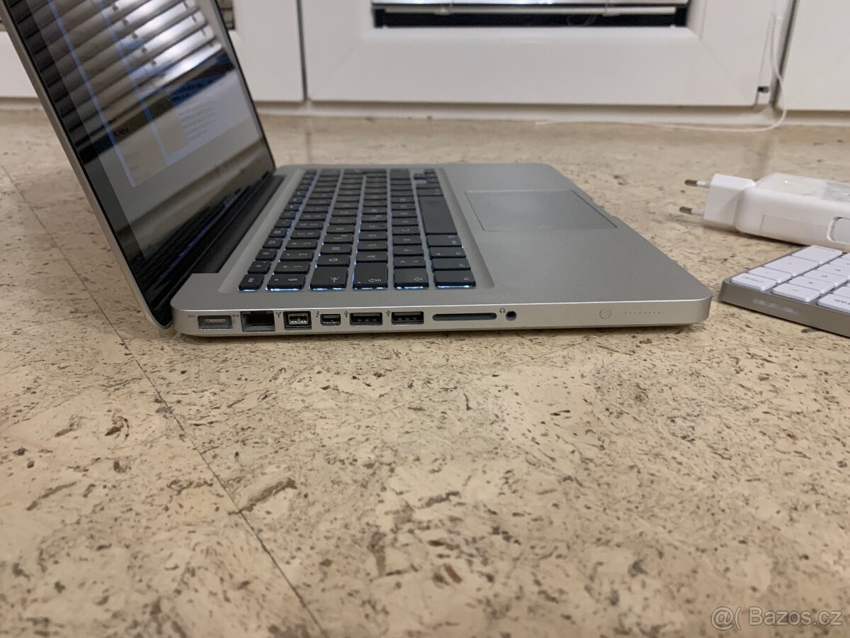 MacBook Pro 15" 2,5 GHz Intel Core i5+ nabijecka +klavesnic - 4