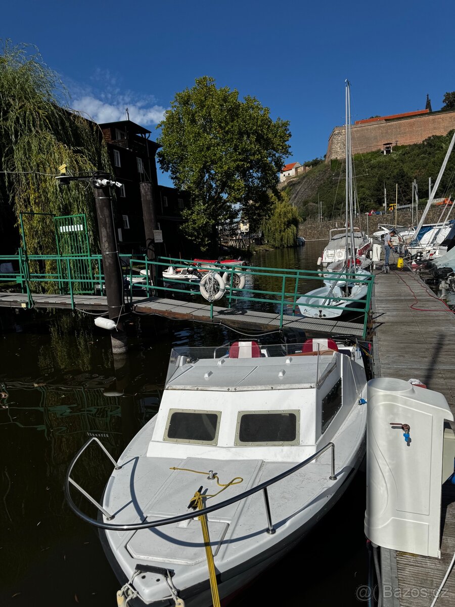 Kajutová motorový člun - 4