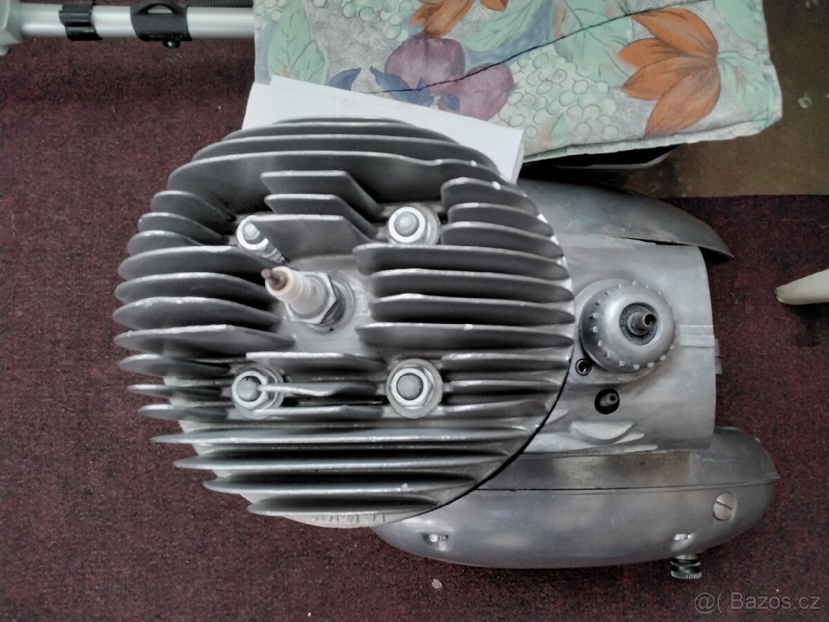 Motor jawa 250 559 - 4
