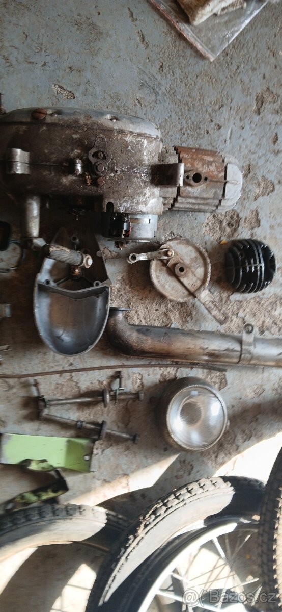 Jawa 550 / 555 pařez pionyr - 4